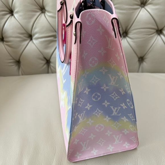 New Louis Vuitton OnTheGo Okinawa Special Edition Tote GM Leather Bag - Picture 5 of 11